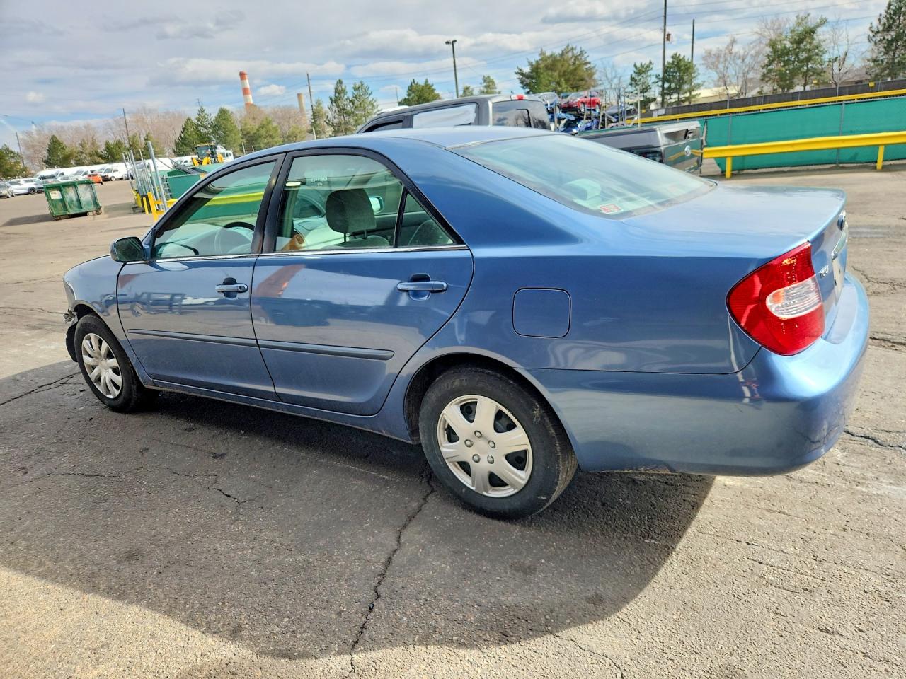 2004 TOYOTA CAMRY LE photo 2