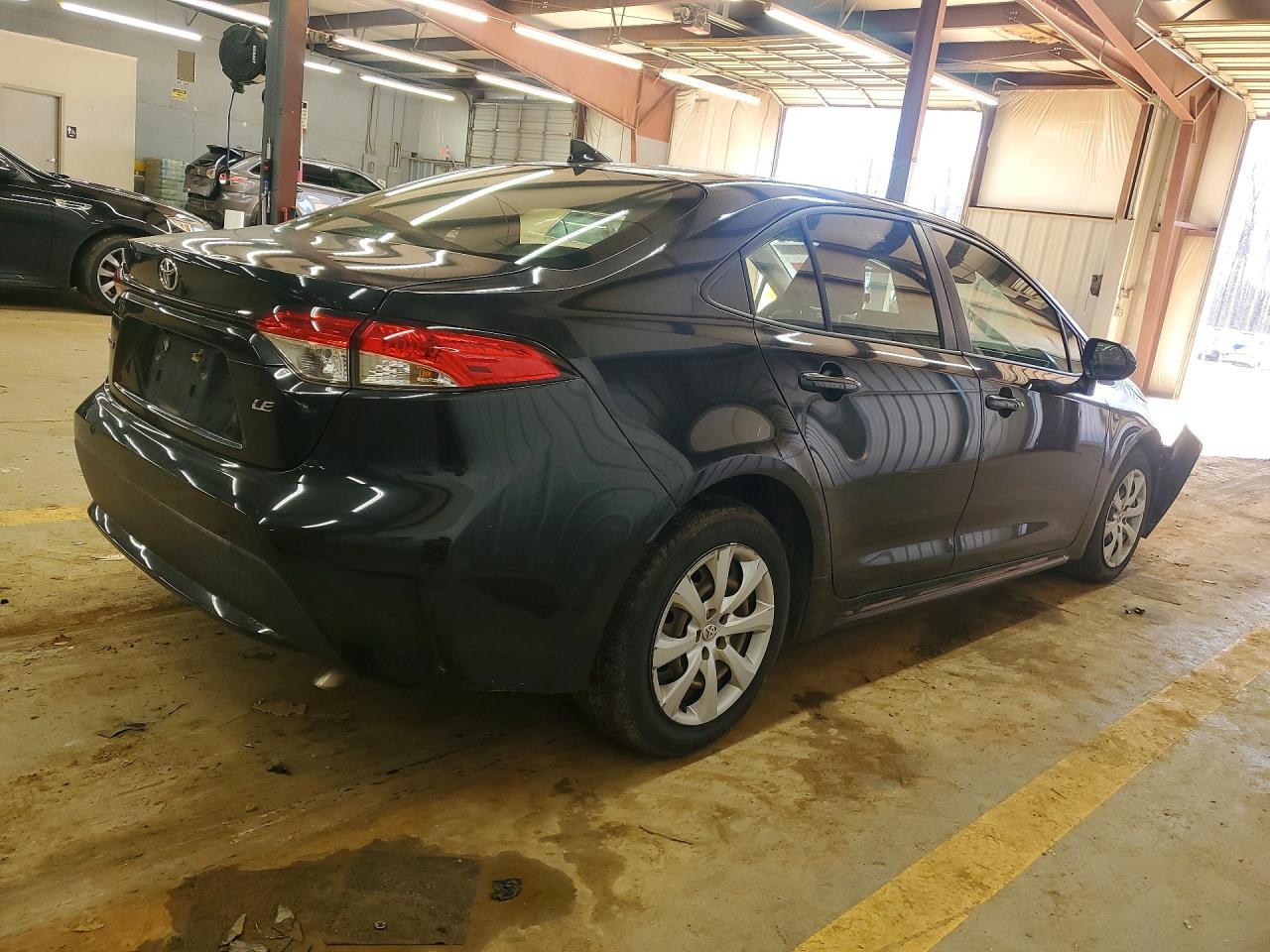 2021 TOYOTA COROLLA LE photo 3