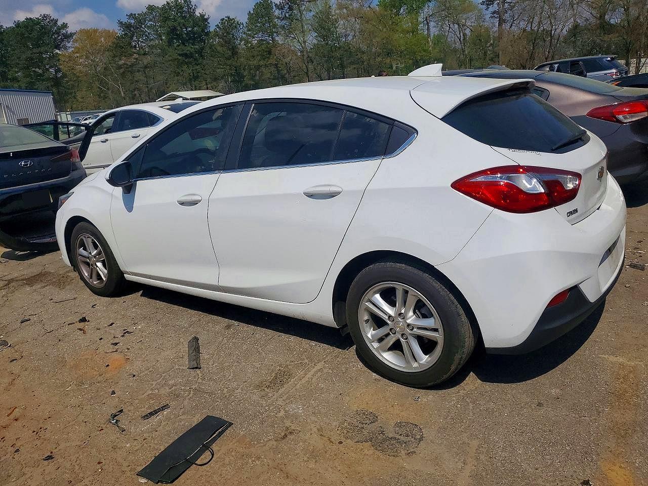 2017 CHEVROLET CRUZE LT photo 2