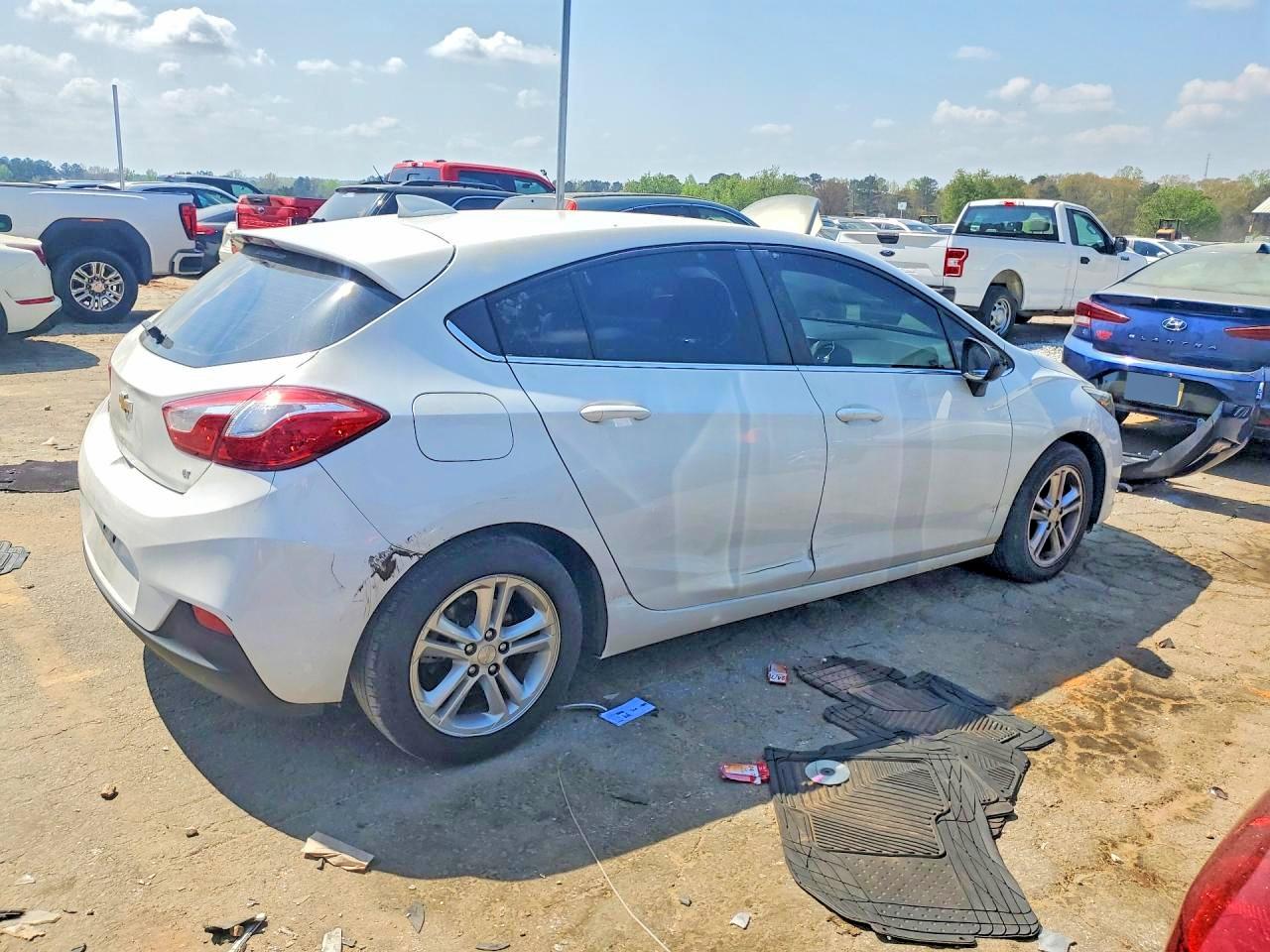2017 CHEVROLET CRUZE LT photo 3