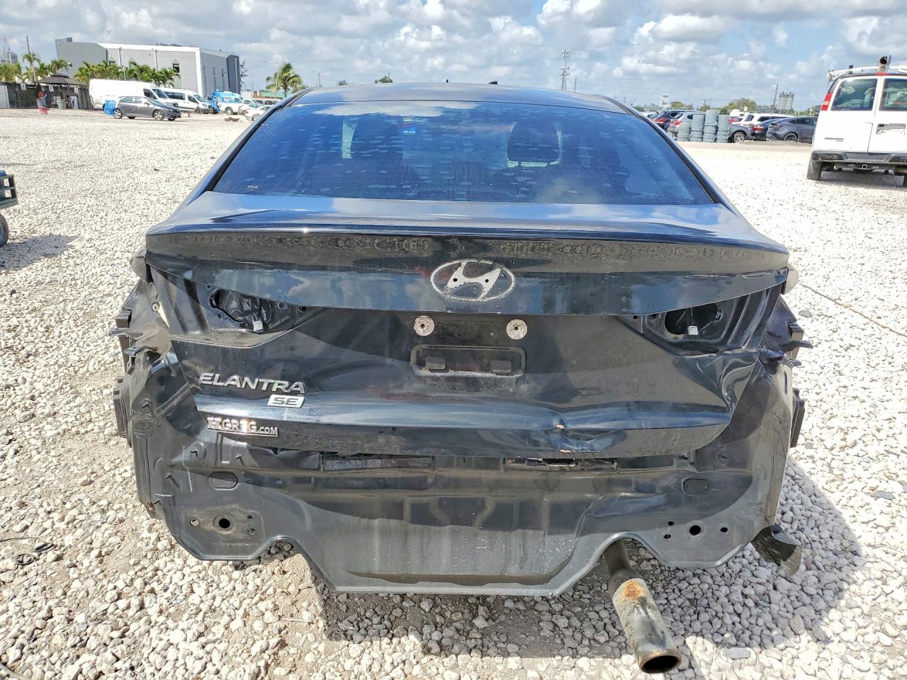 2018 HYUNDAI ELANTRA SE photo 16