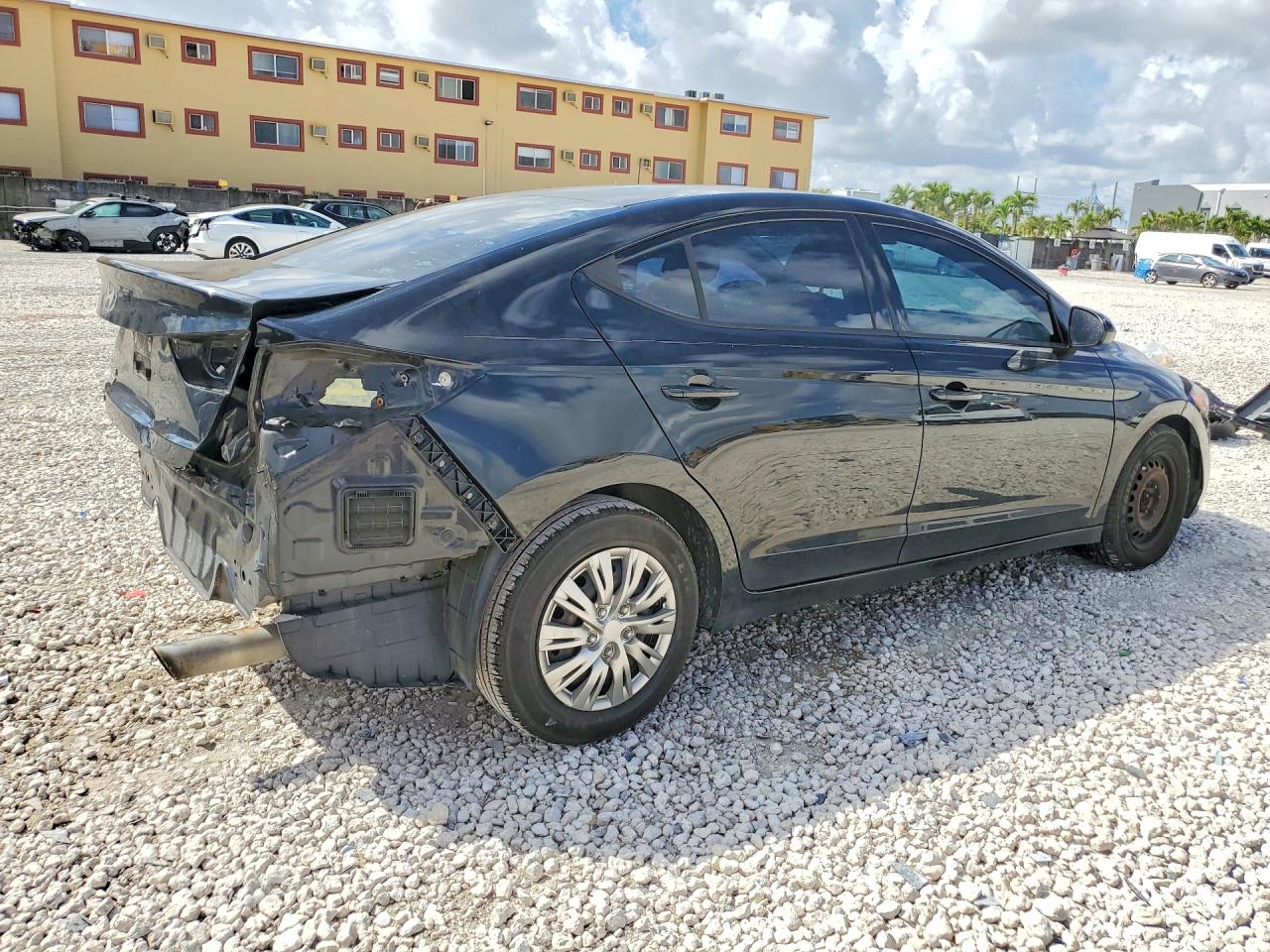 2018 HYUNDAI ELANTRA SE photo 7