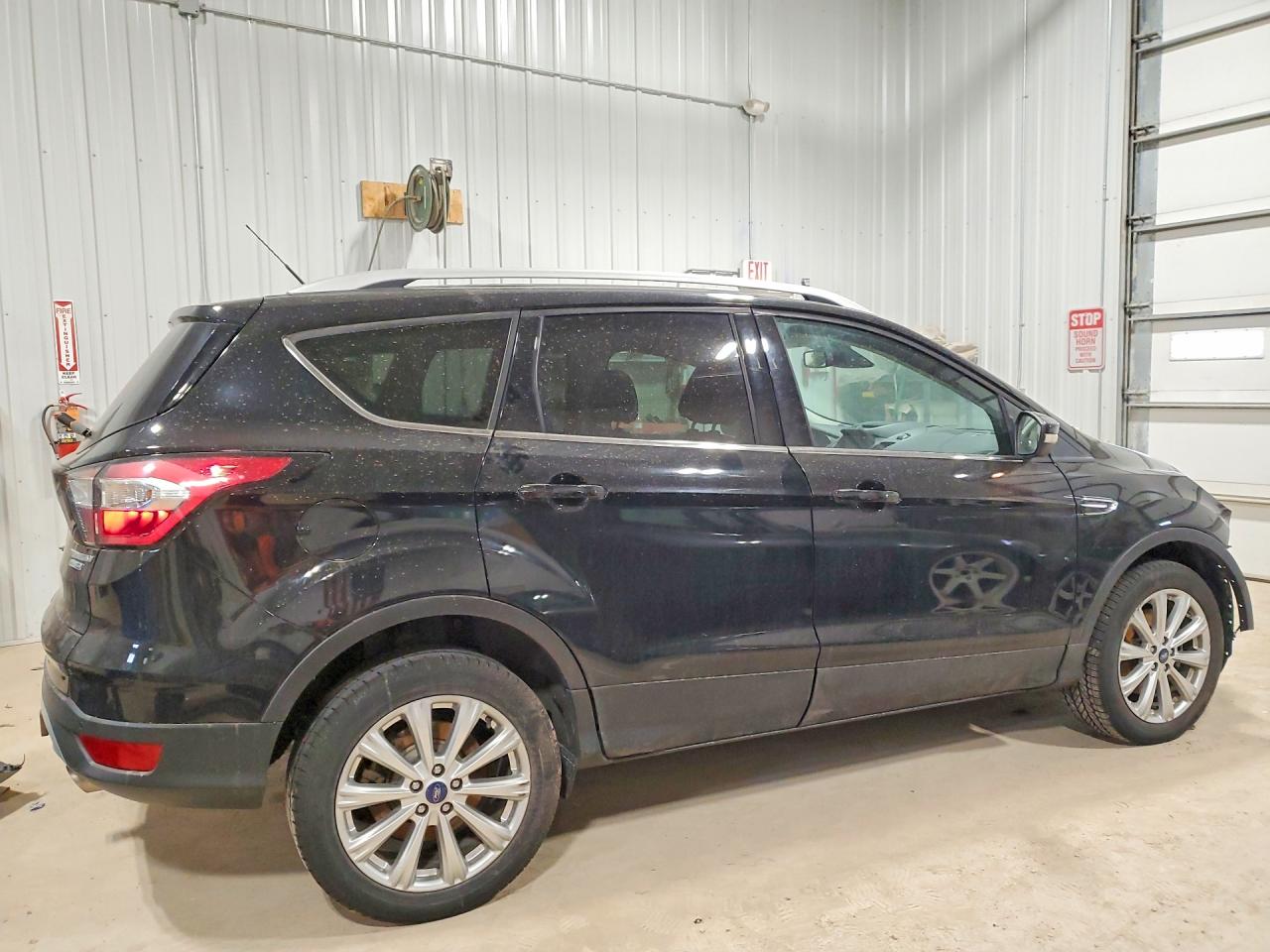 2017 FORD ESCAPE TITANIUM photo 3
