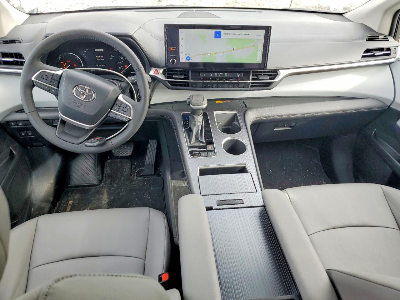 2025 TOYOTA SIENNA XLE 8-PASSENGER photo 8