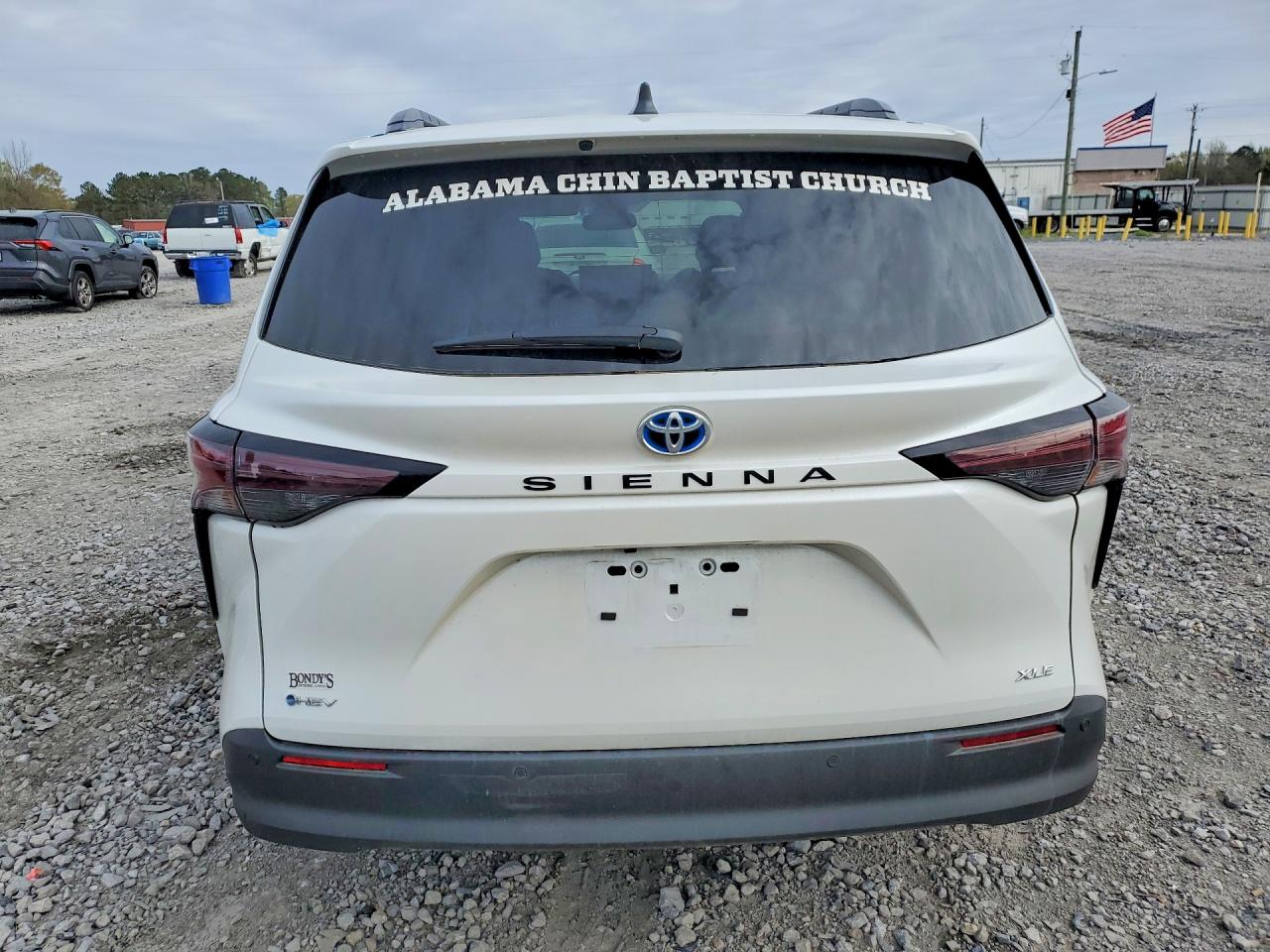 2025 TOYOTA SIENNA XLE 8-PASSENGER photo 6