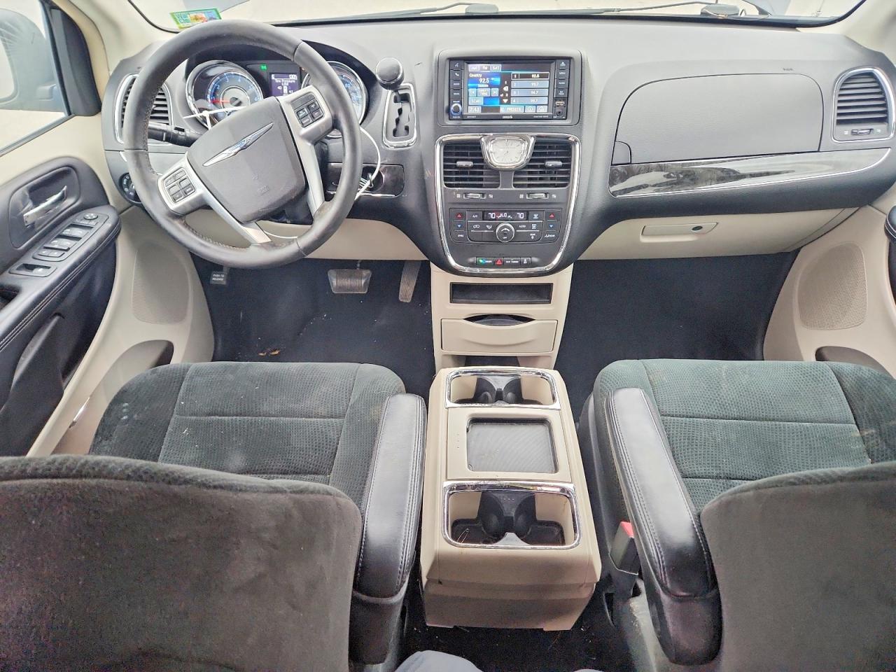 2012 CHRYSLER TOWN & COUNTRY TOURING photo 22