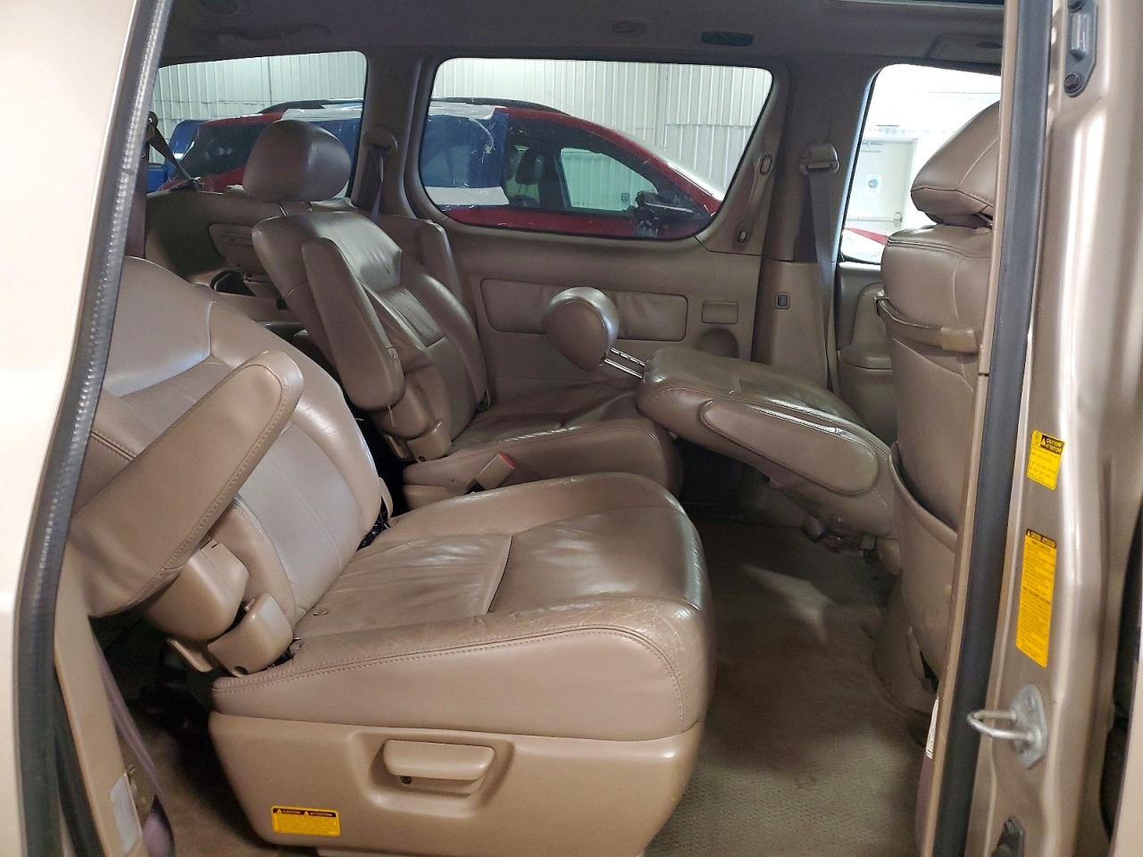 2003 TOYOTA SIENNA photo 11
