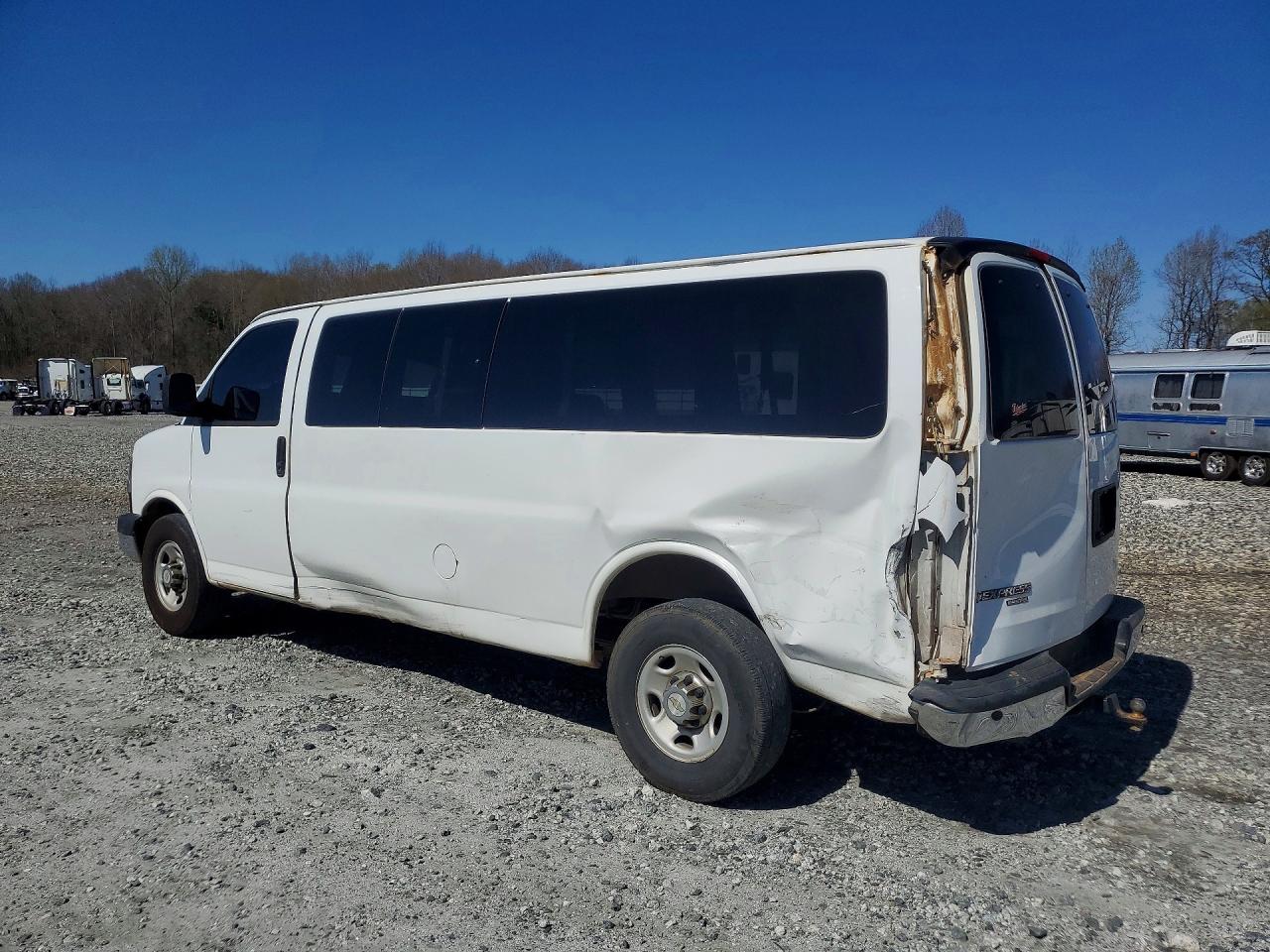 2016 CHEVROLET EXPRESS G3500 LT photo 2