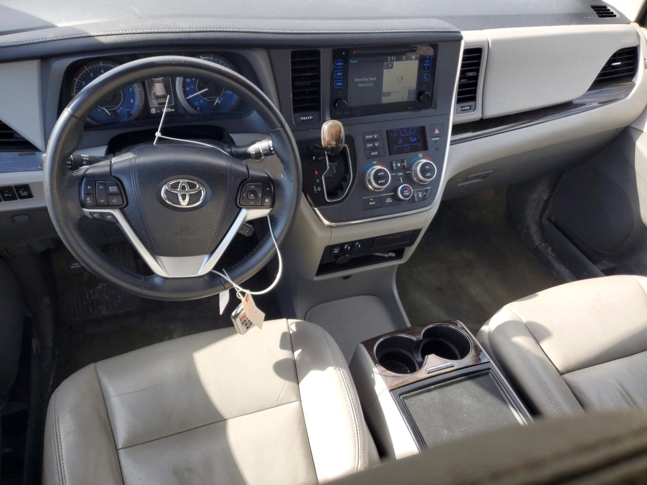 2017 TOYOTA SIENNA XLE 8-PASSENGER photo 15