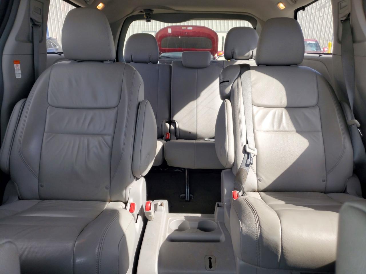 2017 TOYOTA SIENNA XLE 8-PASSENGER photo 19