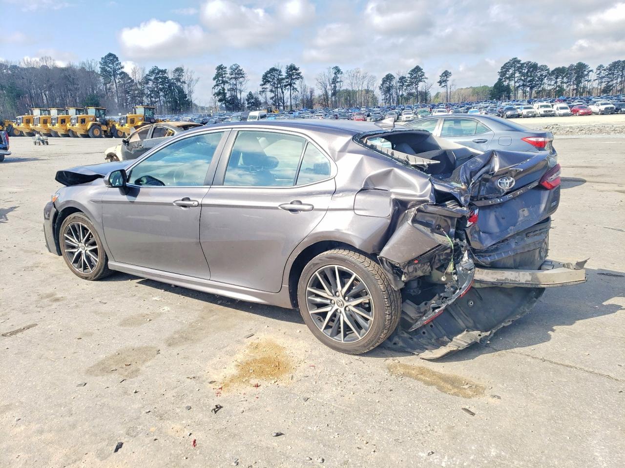 2023 TOYOTA CAMRY SE photo 3