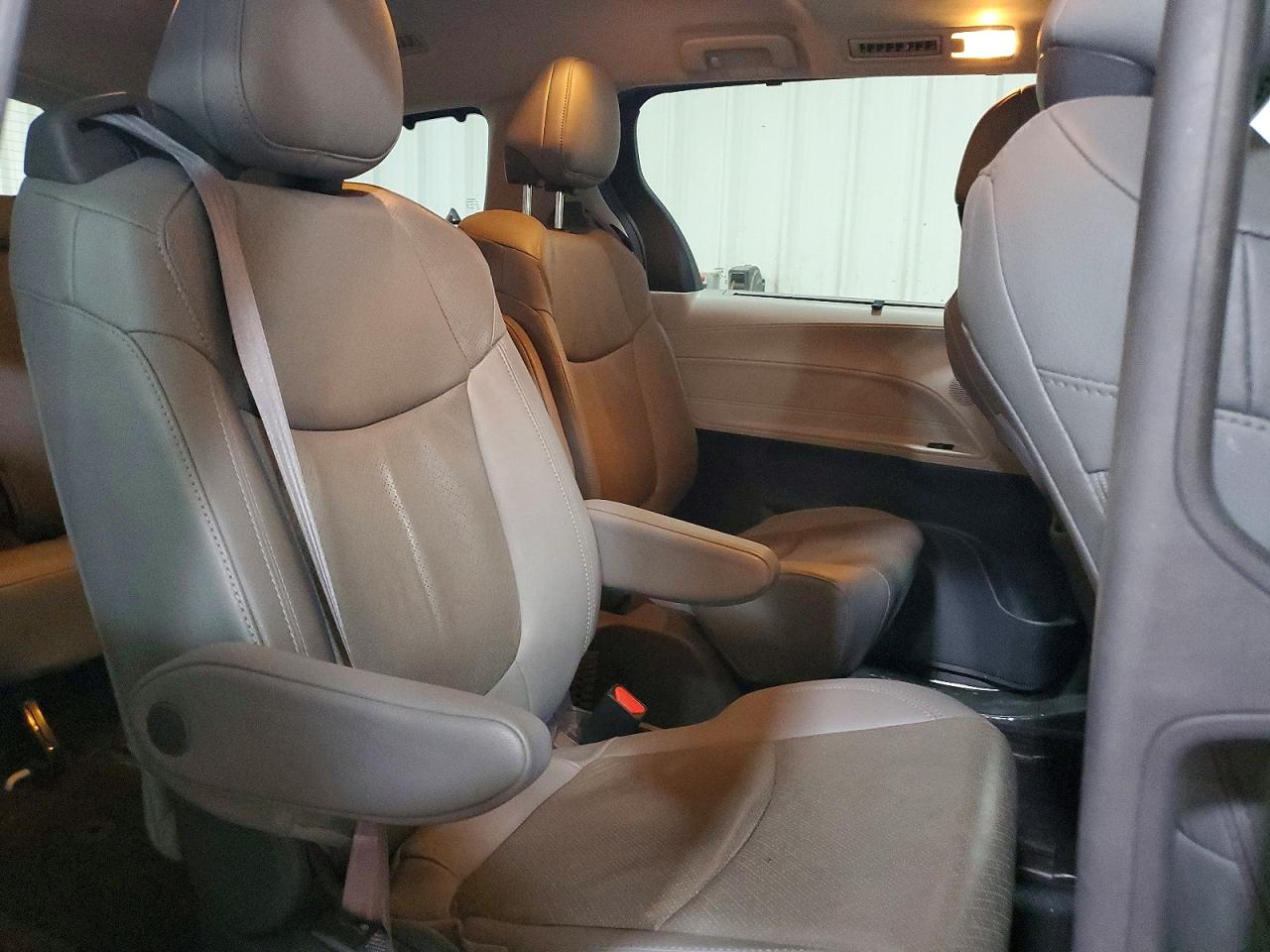2021 TOYOTA SIENNA LIMITED 7-PASSENGER photo 21