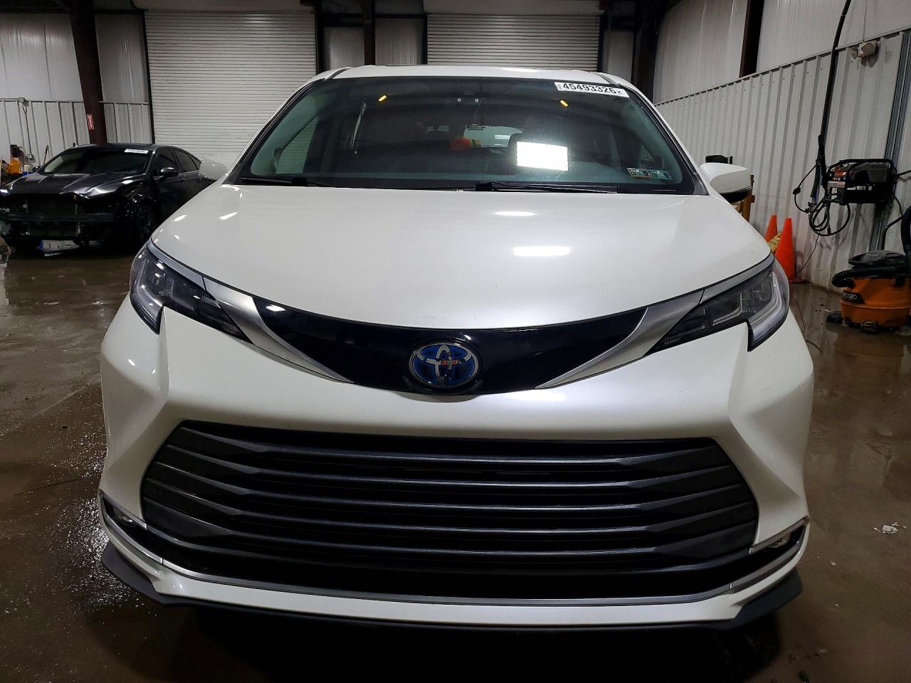 2021 TOYOTA SIENNA LIMITED 7-PASSENGER photo 9