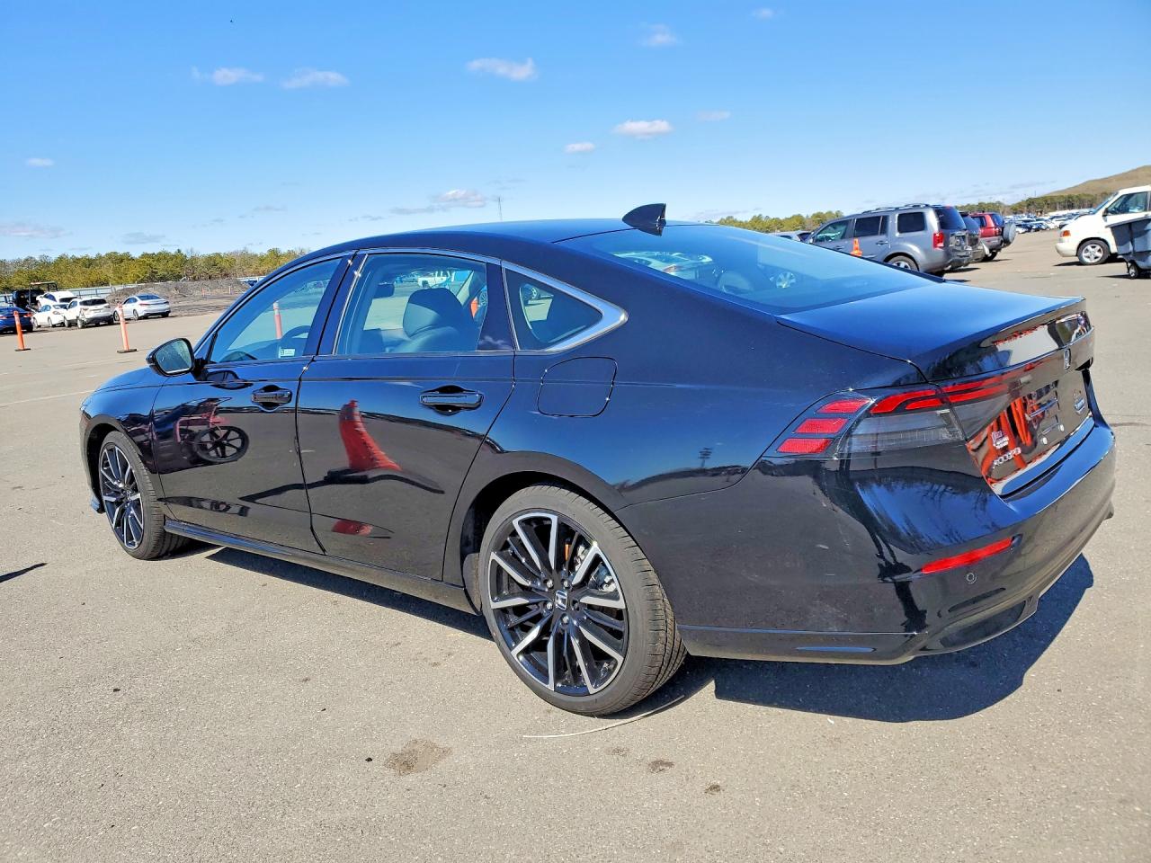 2025 HONDA ACCORD TOURING HYBRID photo 3