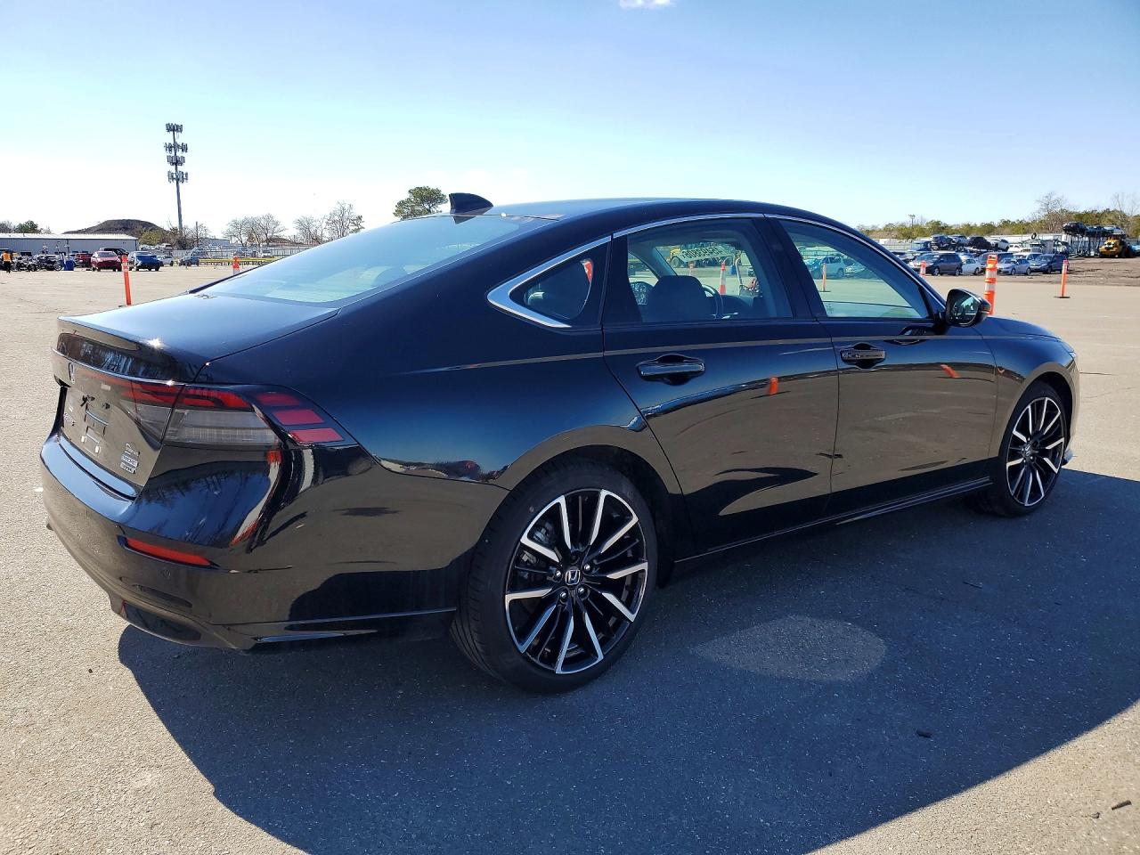 2025 HONDA ACCORD TOURING HYBRID photo 5