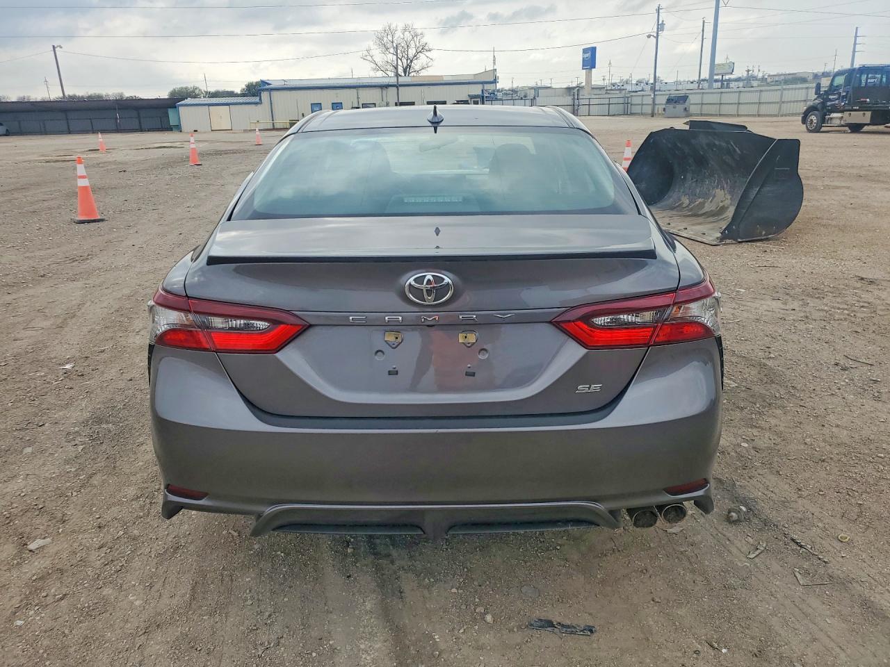 2021 TOYOTA CAMRY SE photo 11