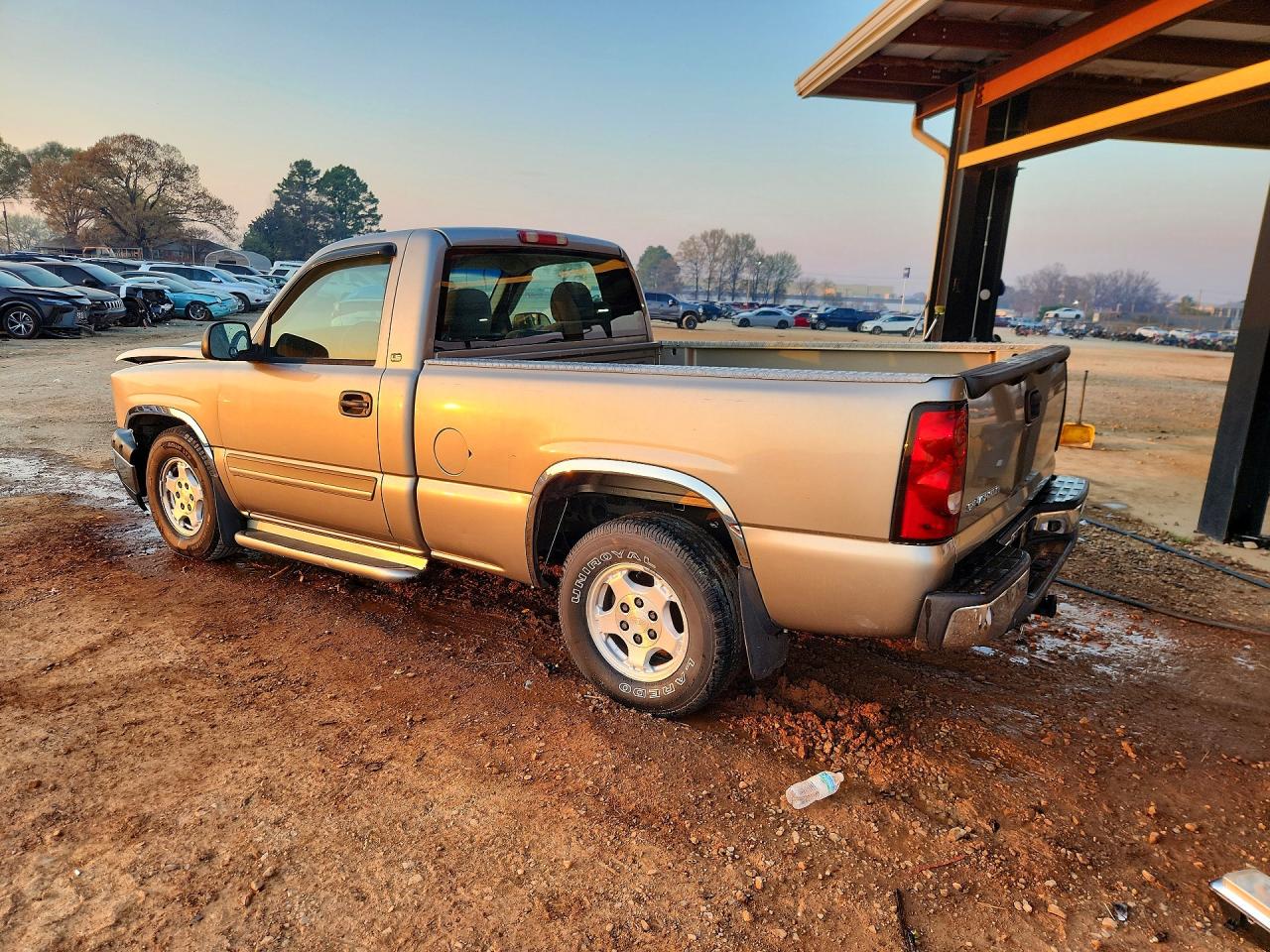 2003 CHEVROLET SILVERADO C1500 photo 2
