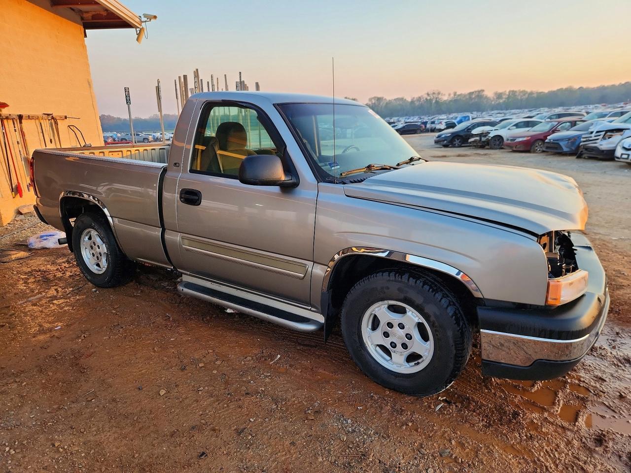 2003 CHEVROLET SILVERADO C1500 photo 4
