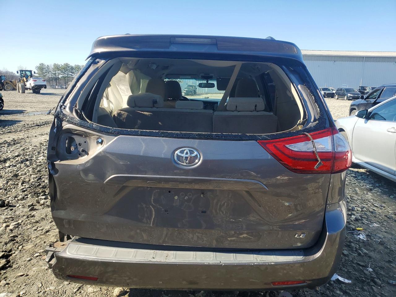 2015 TOYOTA SIENNA LE 8 PASSENGER photo 16