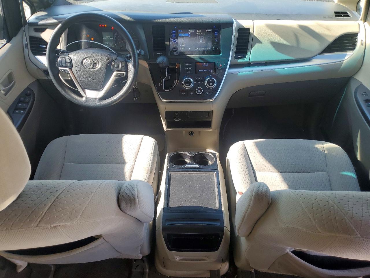 2015 TOYOTA SIENNA LE 8 PASSENGER photo 22