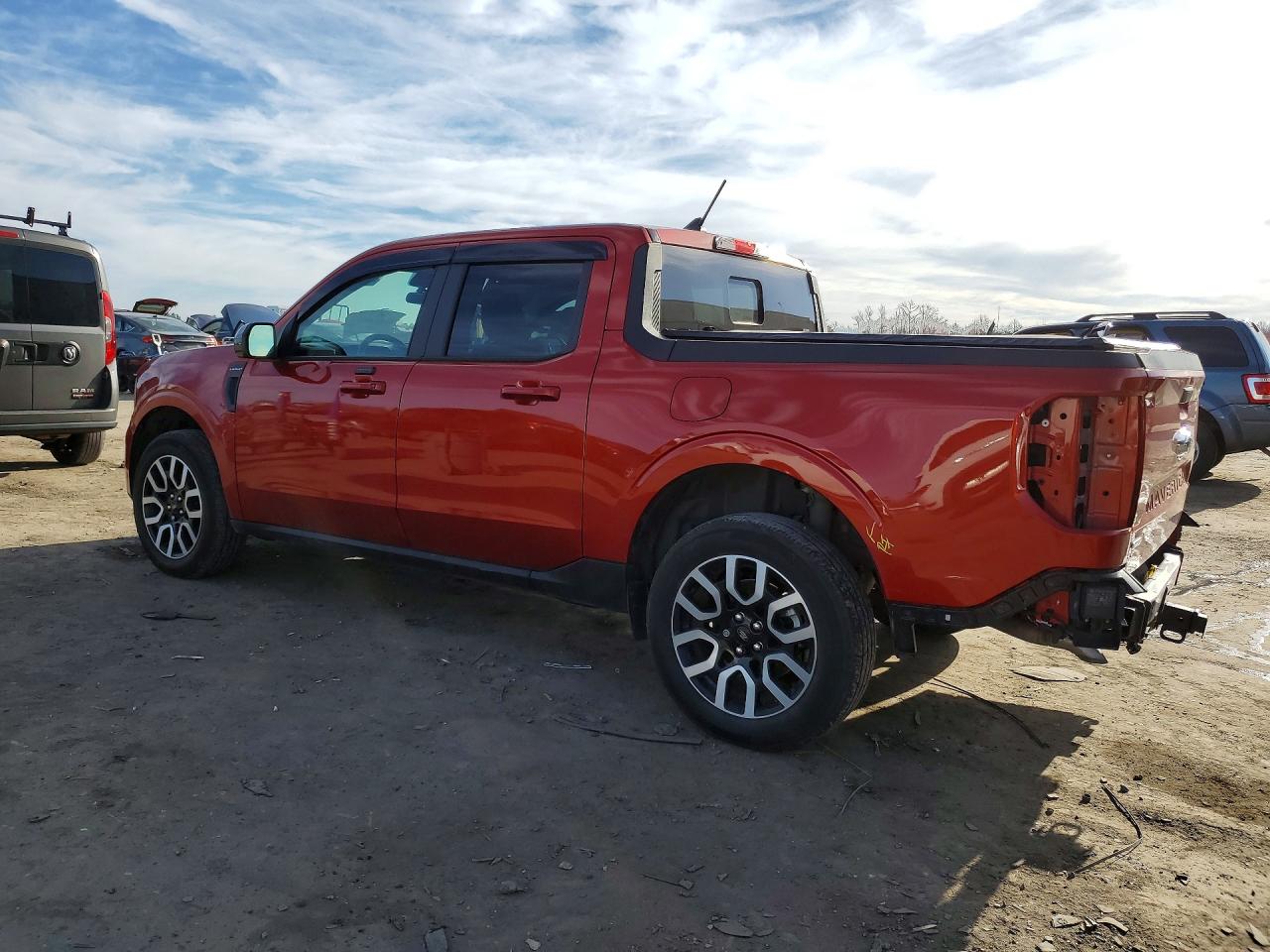 2024 FORD MAVERICK LARIAT photo 2