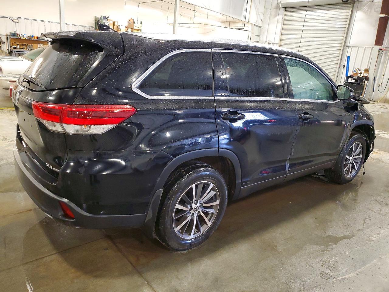 2019 TOYOTA HIGHLANDER XLE photo 7