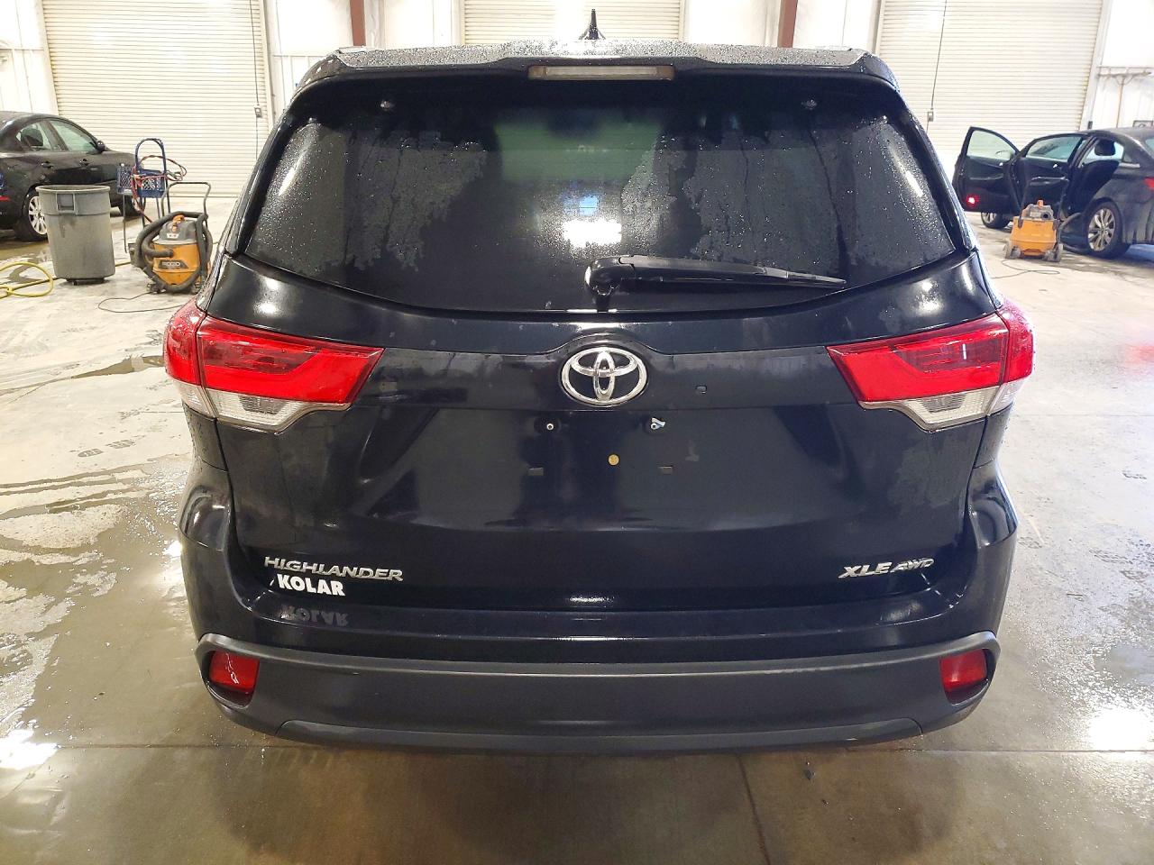 2019 TOYOTA HIGHLANDER XLE photo 16