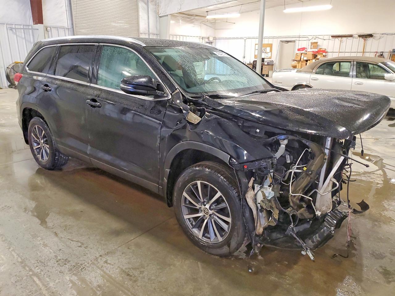 2019 TOYOTA HIGHLANDER XLE photo 10