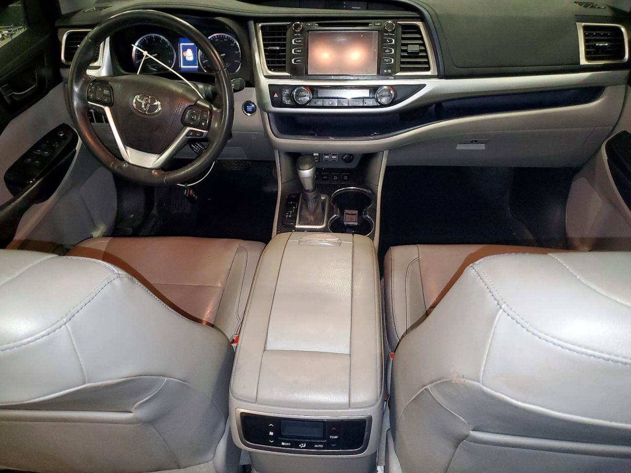 2019 TOYOTA HIGHLANDER XLE photo 22
