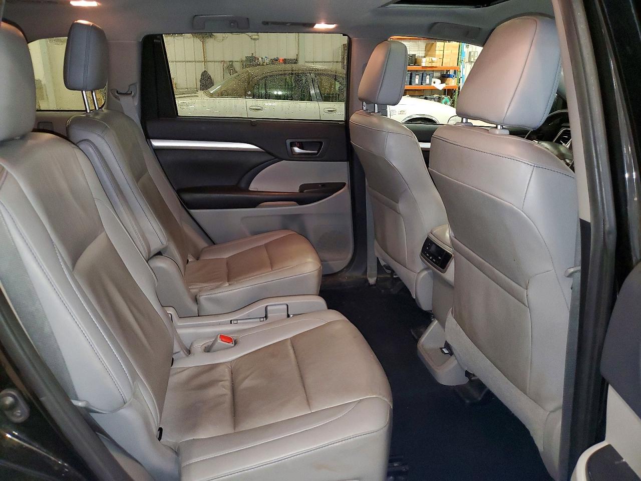 2019 TOYOTA HIGHLANDER XLE photo 31