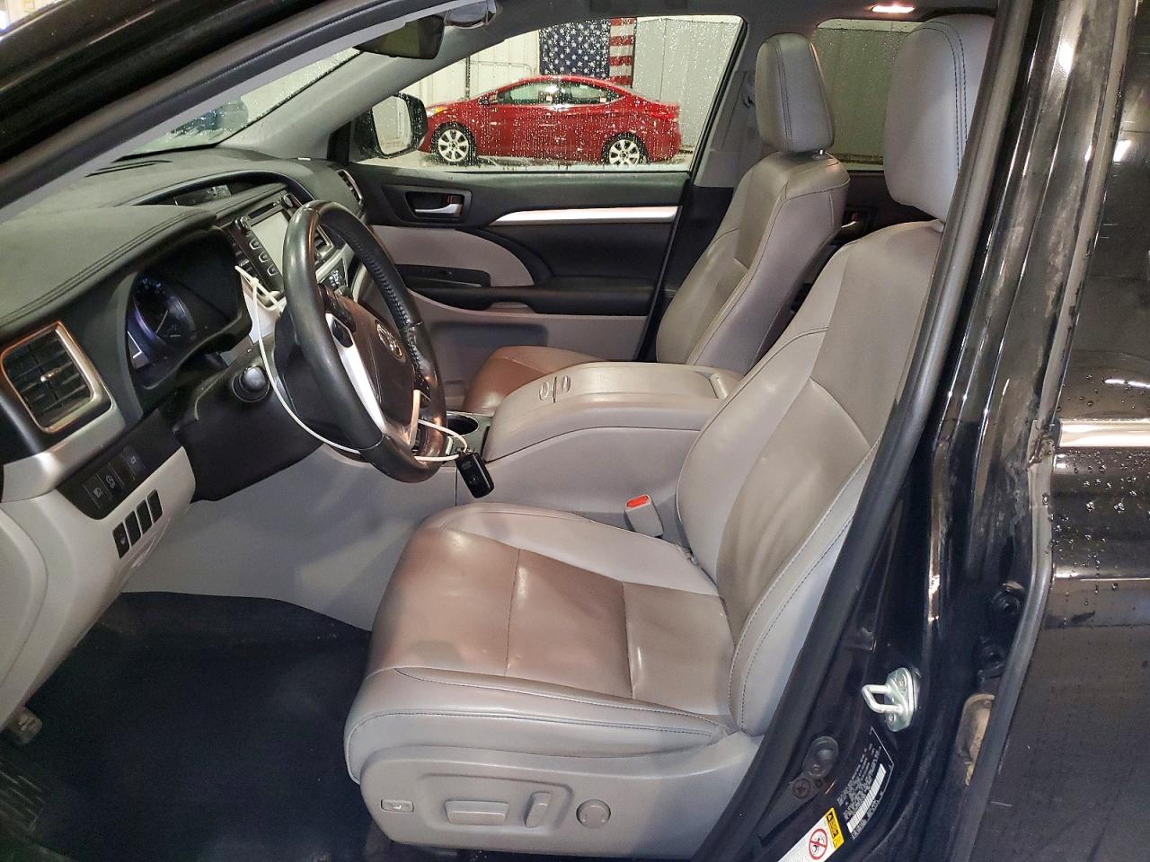 2019 TOYOTA HIGHLANDER XLE photo 19