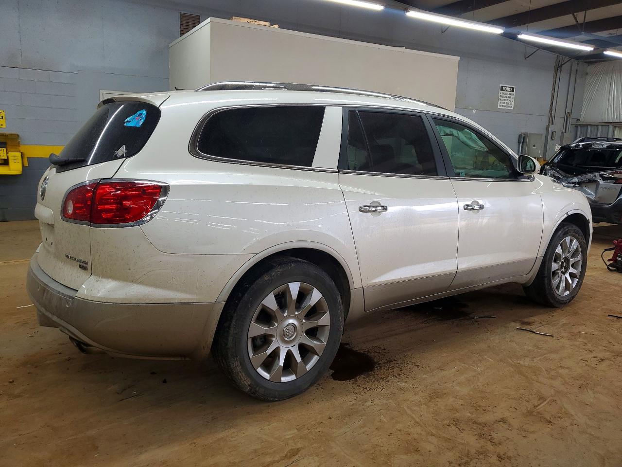 2011 BUICK ENCLAVE CXL photo 3