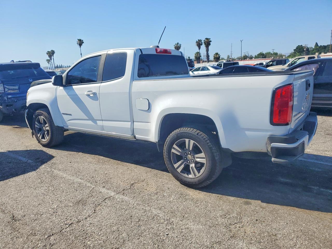 2018 CHEVROLET COLORADO photo 2