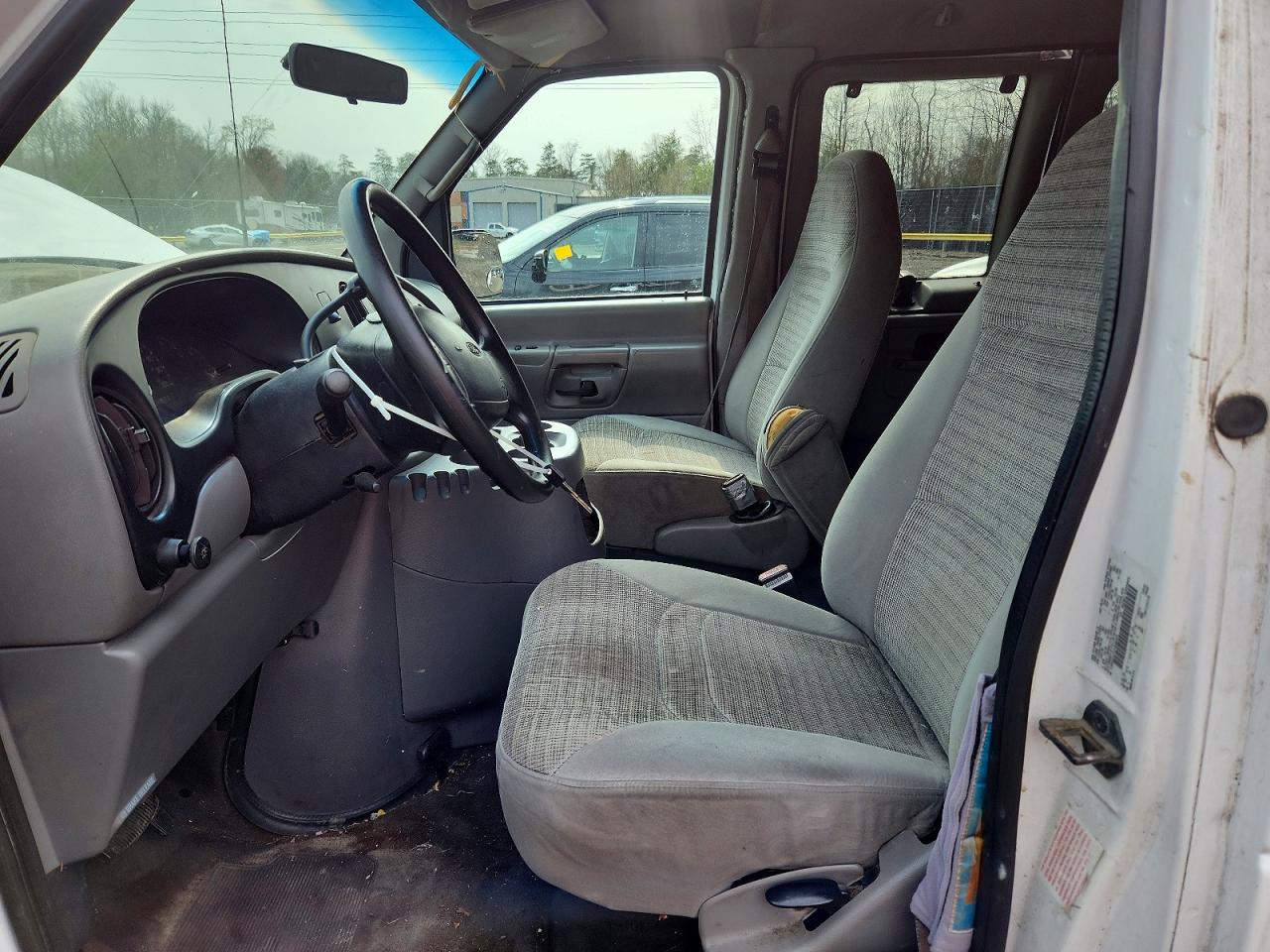 2001 FORD ECONOLINE E350 SUPER DUTY WAGON photo 7