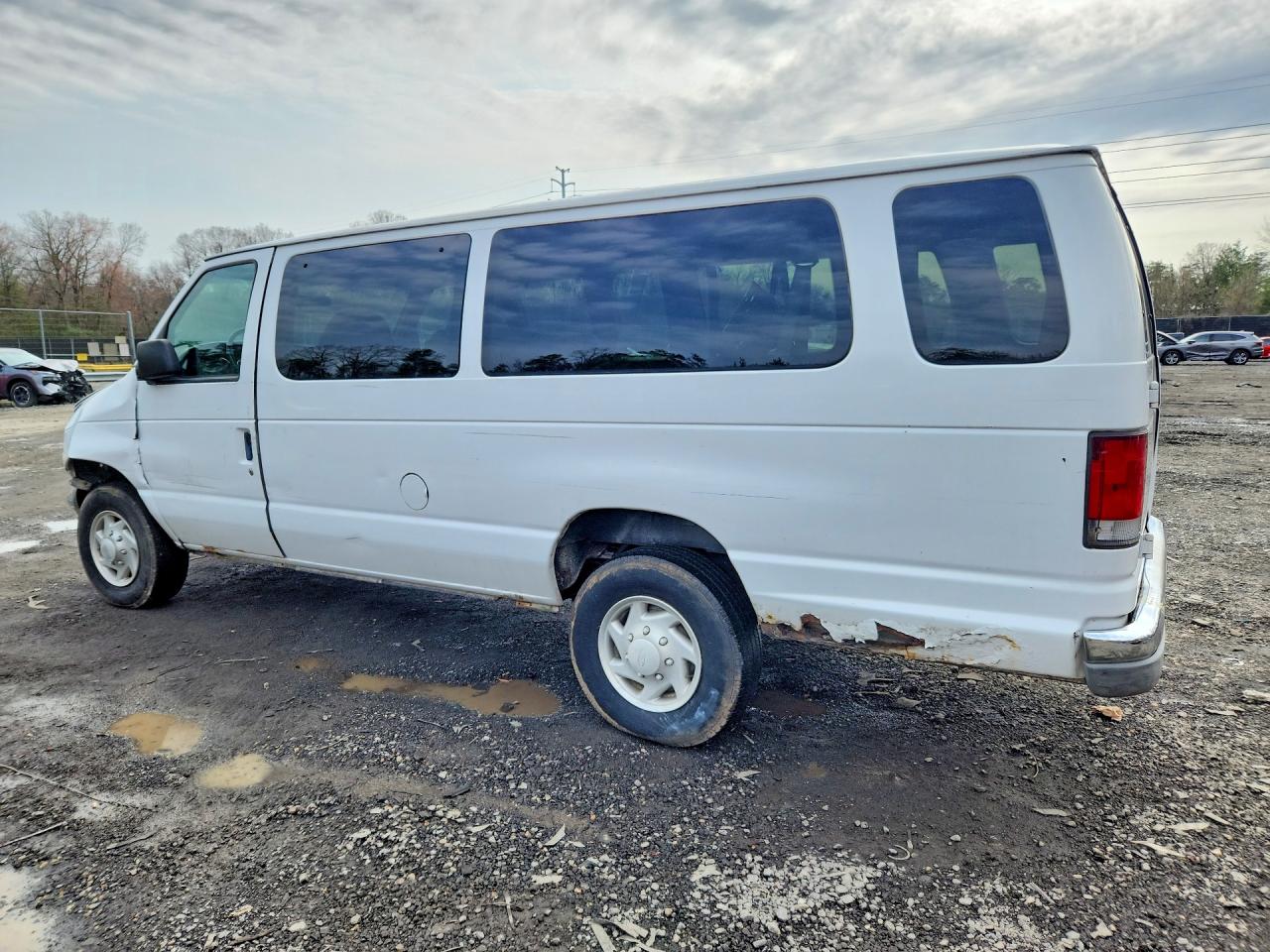 2001 FORD ECONOLINE E350 SUPER DUTY WAGON photo 2