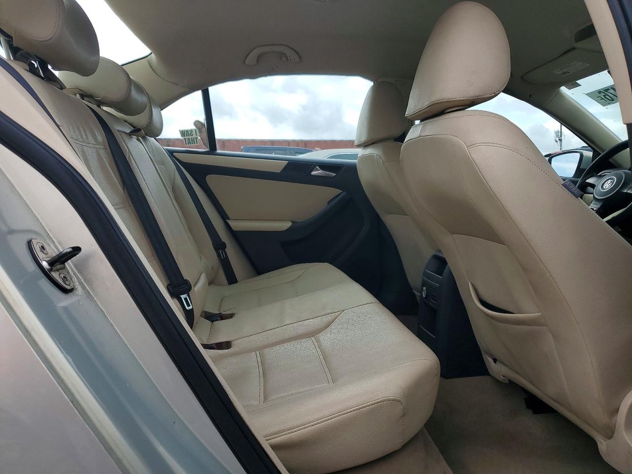 2011 VOLKSWAGEN JETTA SE photo 10