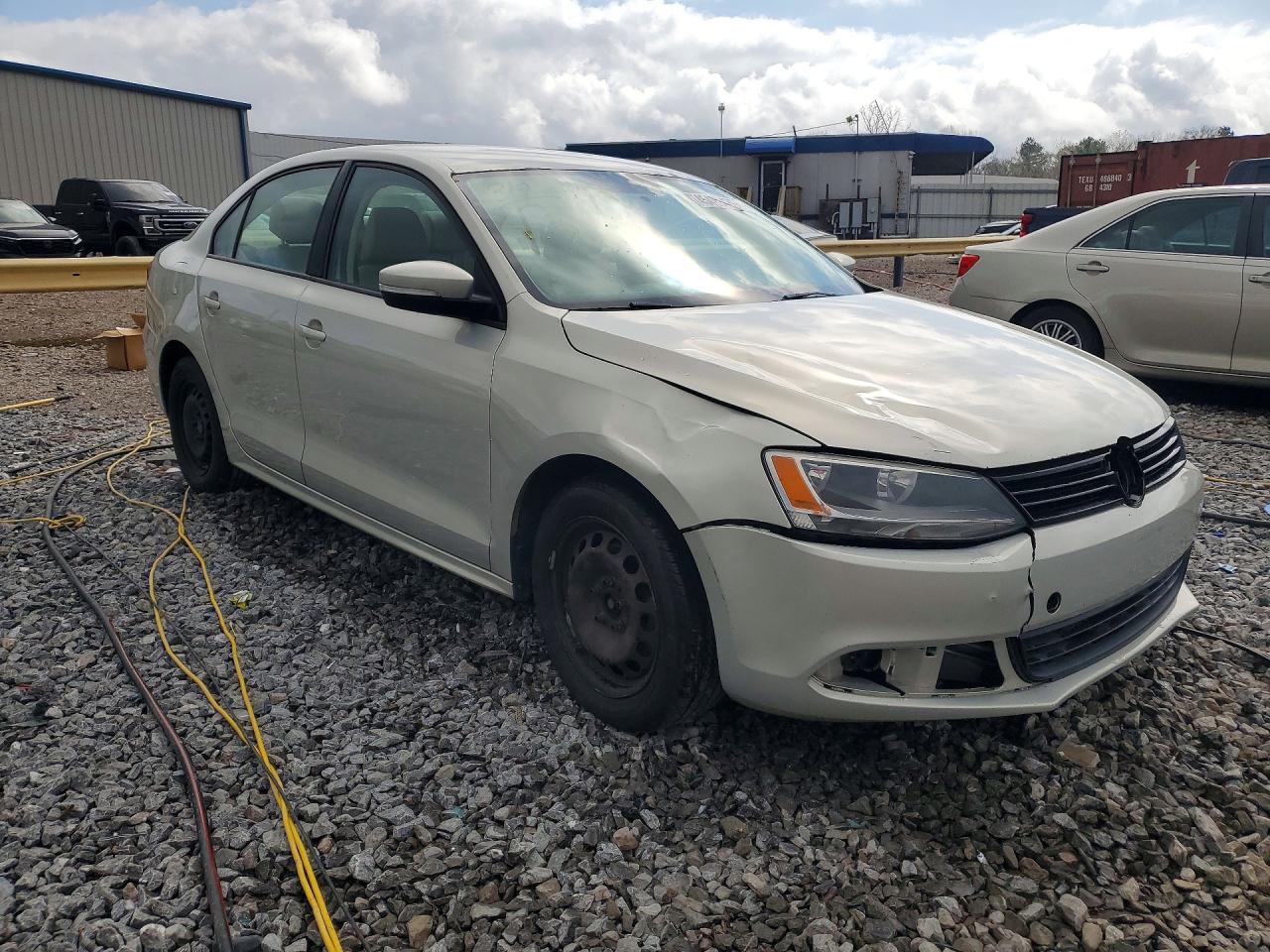 2011 VOLKSWAGEN JETTA SE photo 4