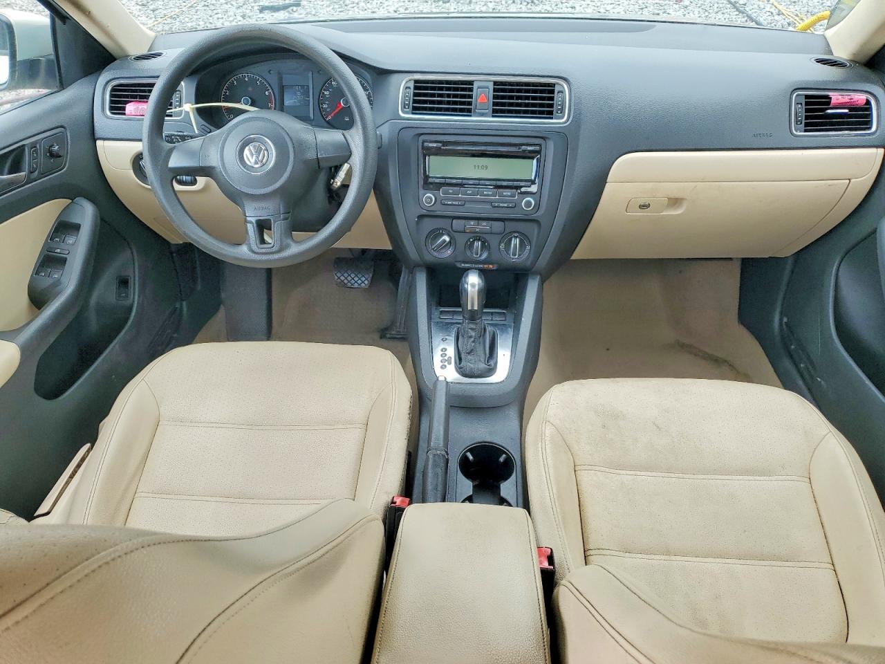 2011 VOLKSWAGEN JETTA SE photo 8