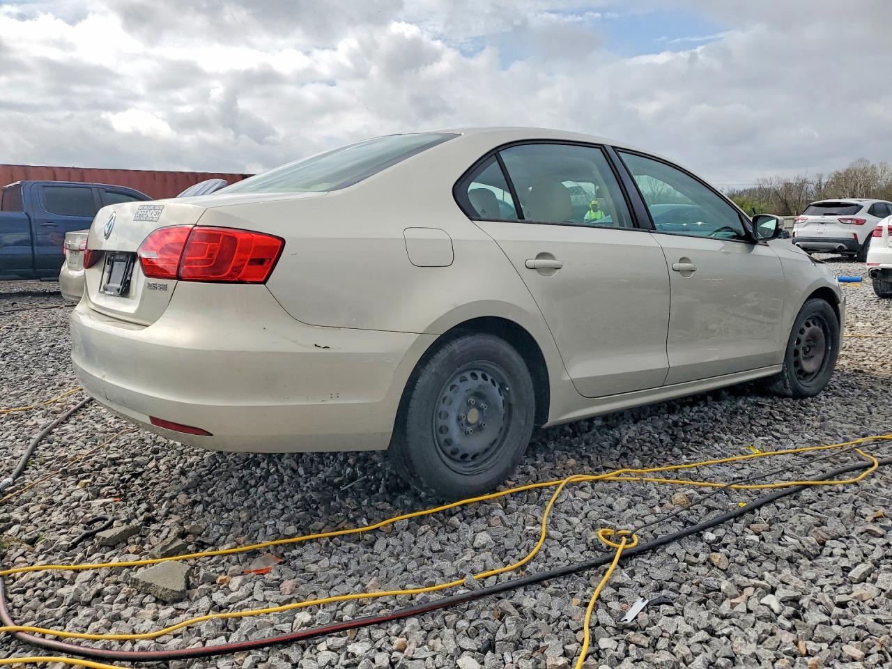 2011 VOLKSWAGEN JETTA SE photo 3