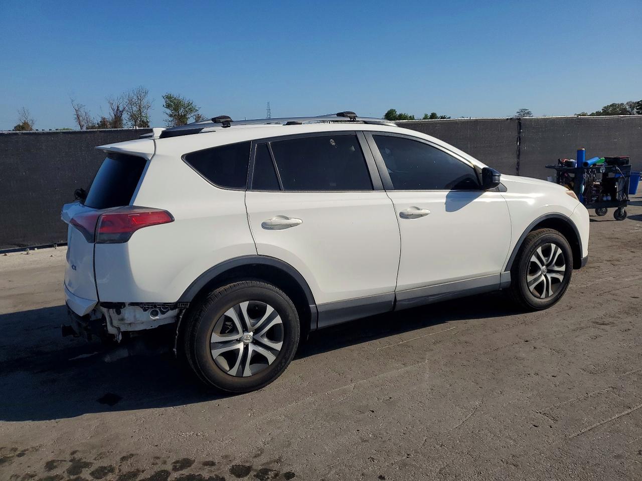 2018 TOYOTA RAV4 LE photo 5