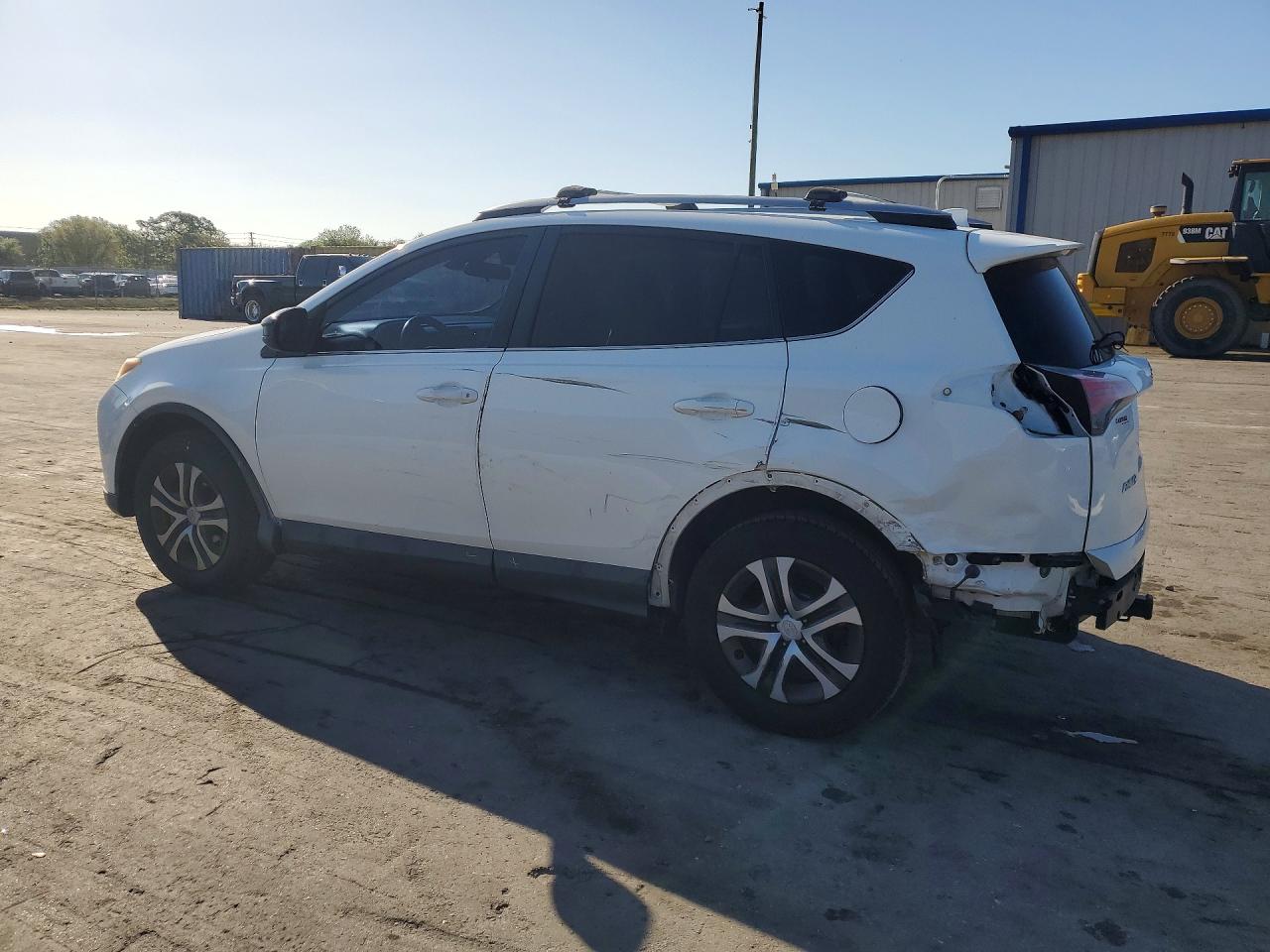 2018 TOYOTA RAV4 LE photo 3