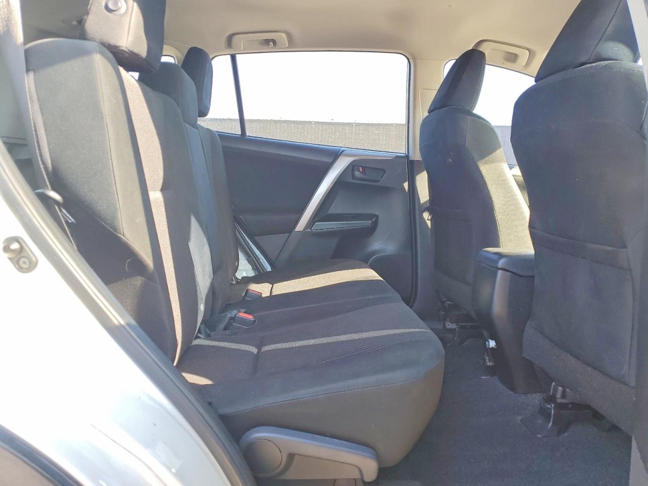 2018 TOYOTA RAV4 LE photo 21