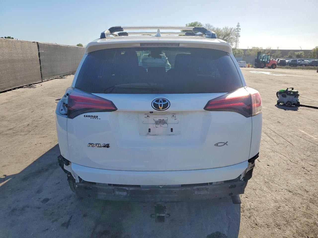 2018 TOYOTA RAV4 LE photo 11