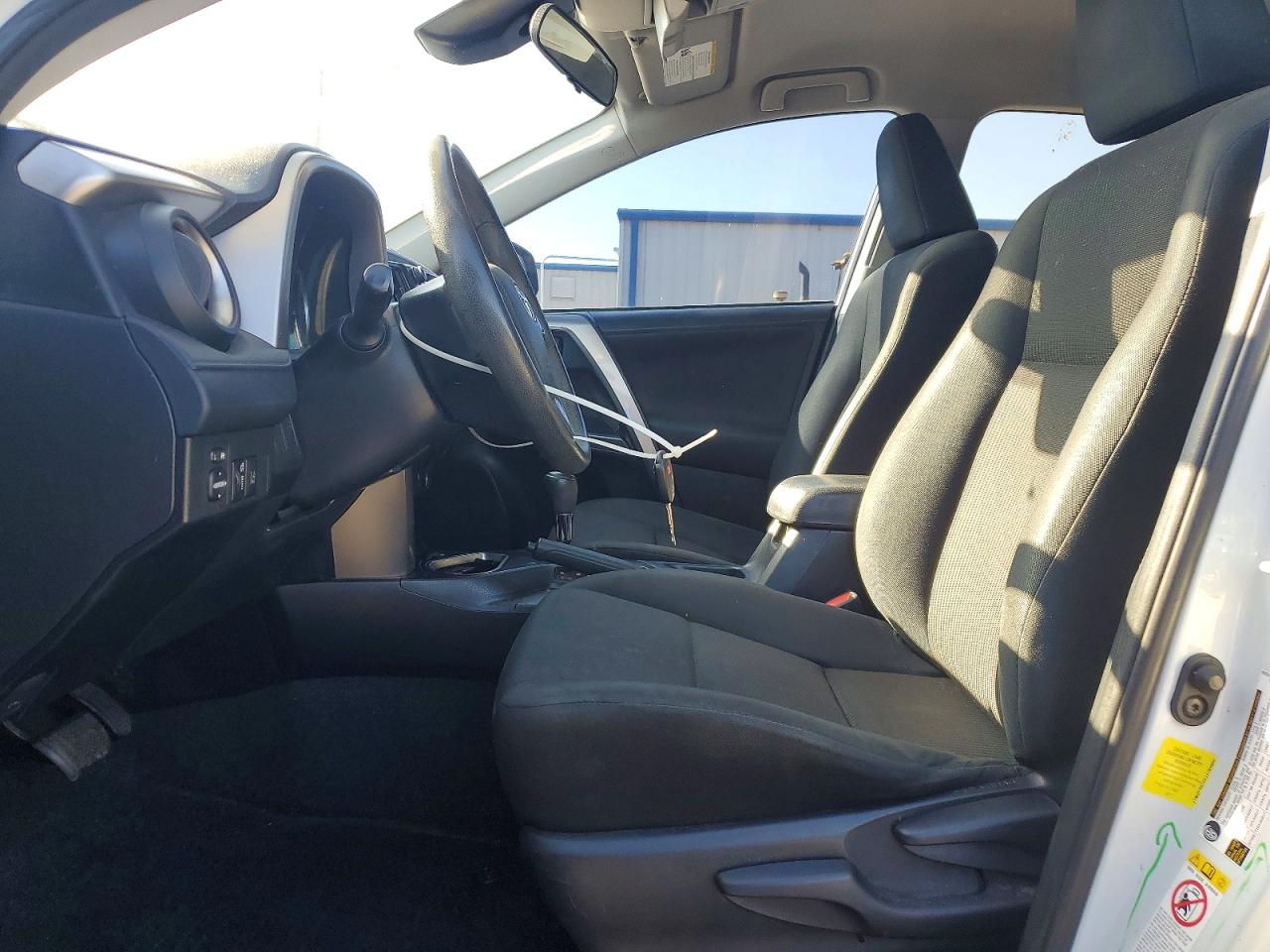 2018 TOYOTA RAV4 LE photo 13