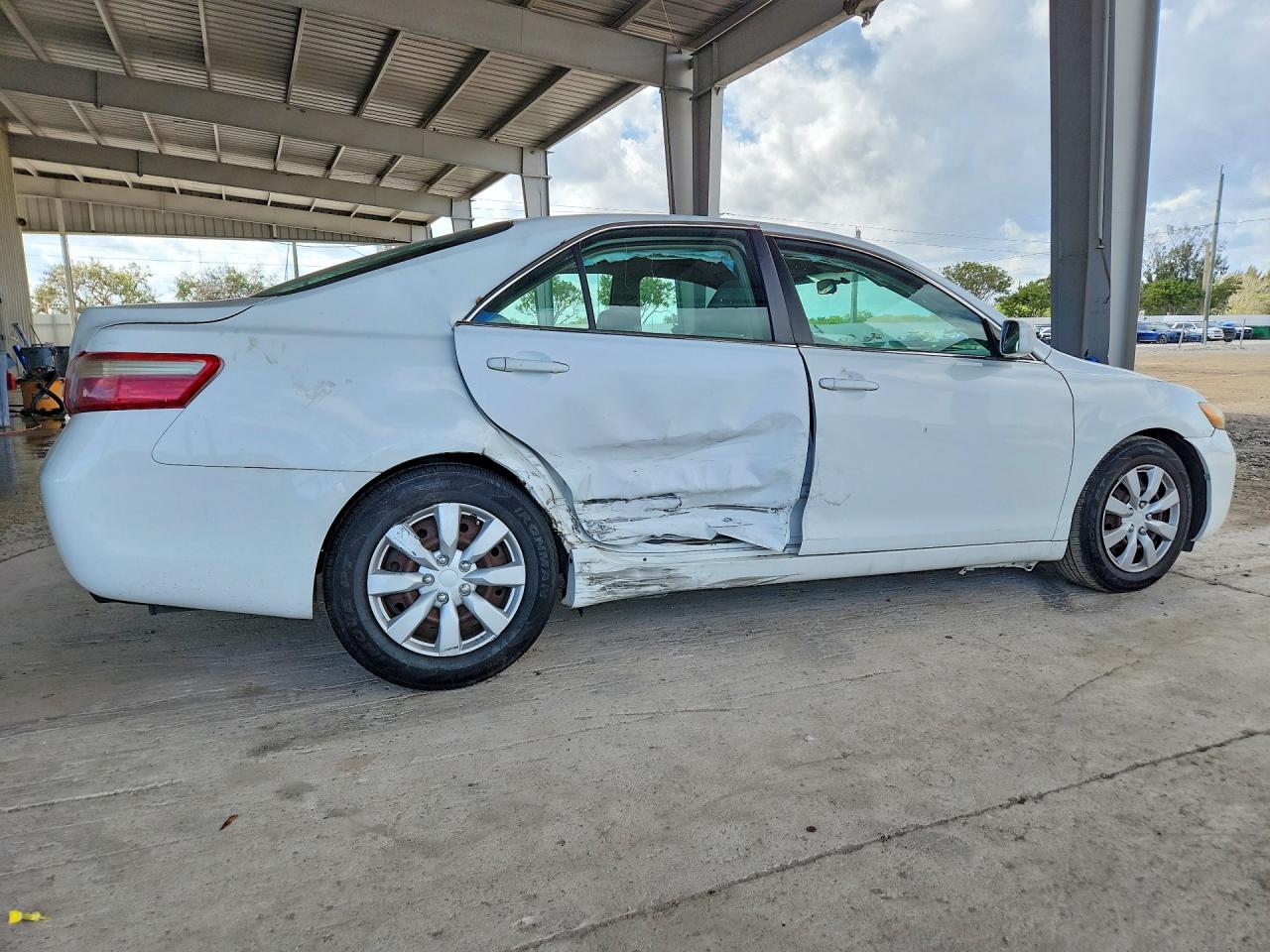2009 TOYOTA CAMRY LE photo 5