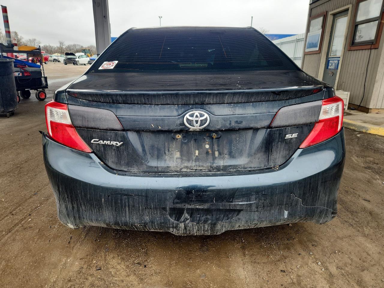 2012 TOYOTA CAMRY SE photo 16