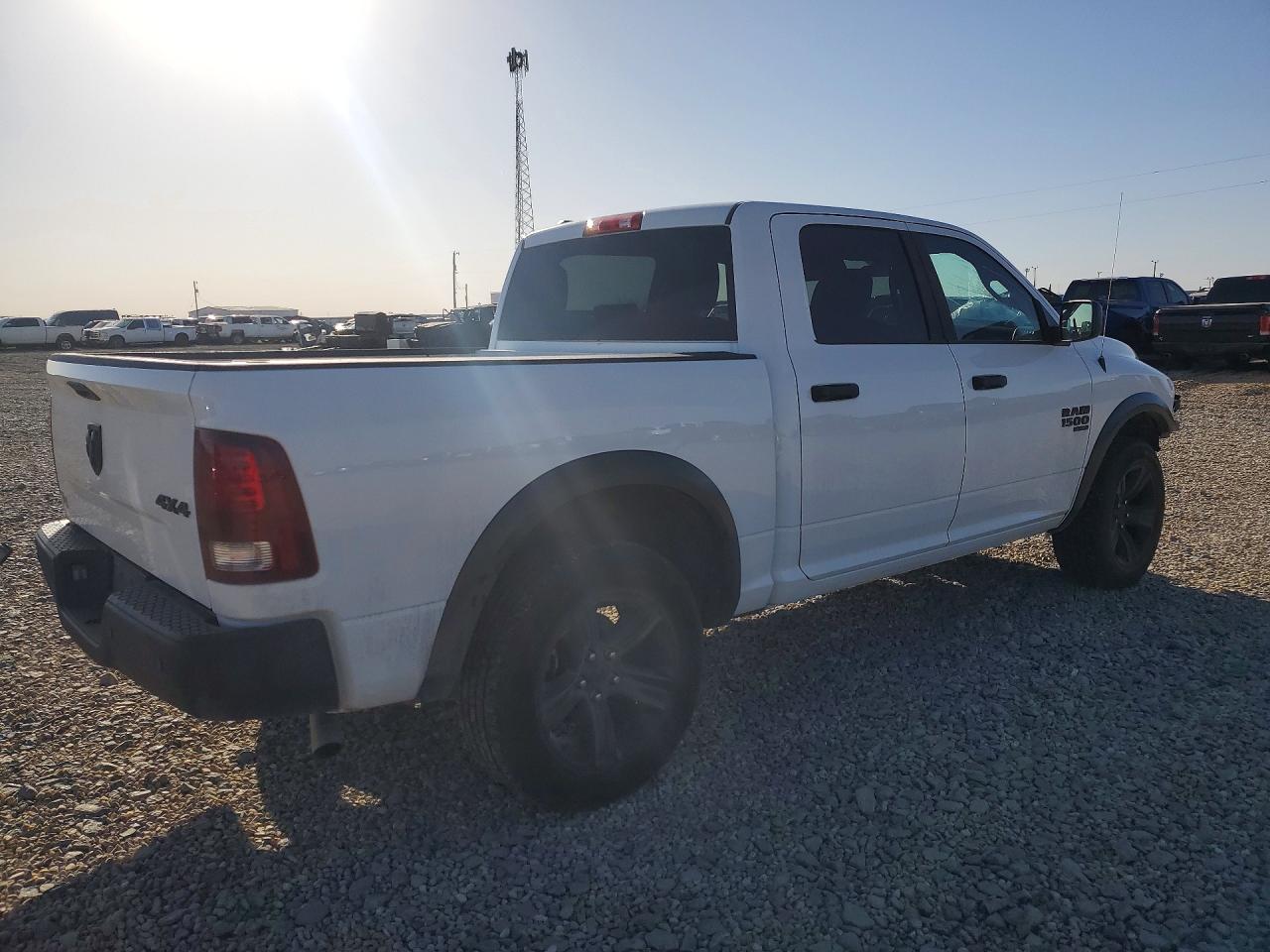 2024 RAM 1500 CLASSIC photo 3