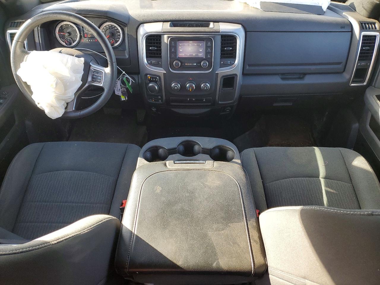 2024 RAM 1500 CLASSIC photo 8