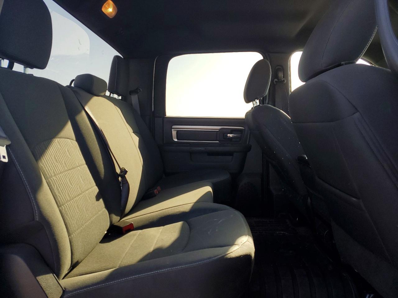 2024 RAM 1500 CLASSIC photo 10