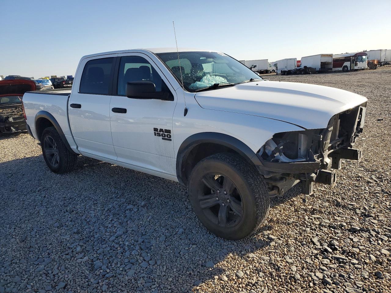 2024 RAM 1500 CLASSIC photo 4